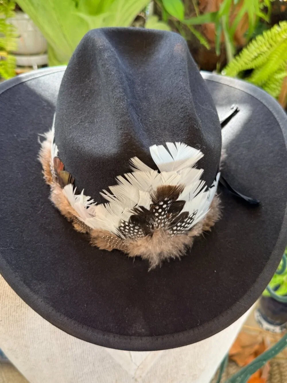 C. 1970s Smithbult Black Wool Cowboy Western Hat Feather Band 7 1/4